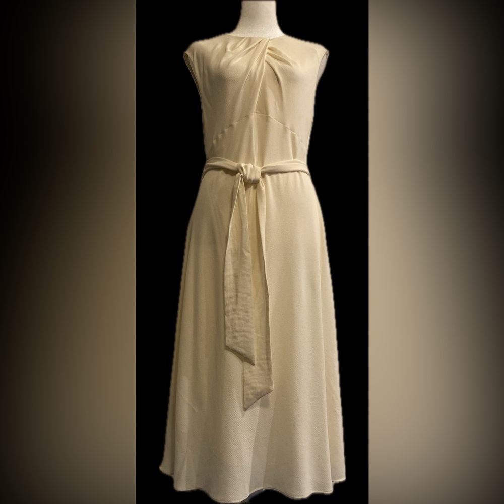 Ralph Lauren Elegant Cream Sleeveless Midi Dress With full lining size 10